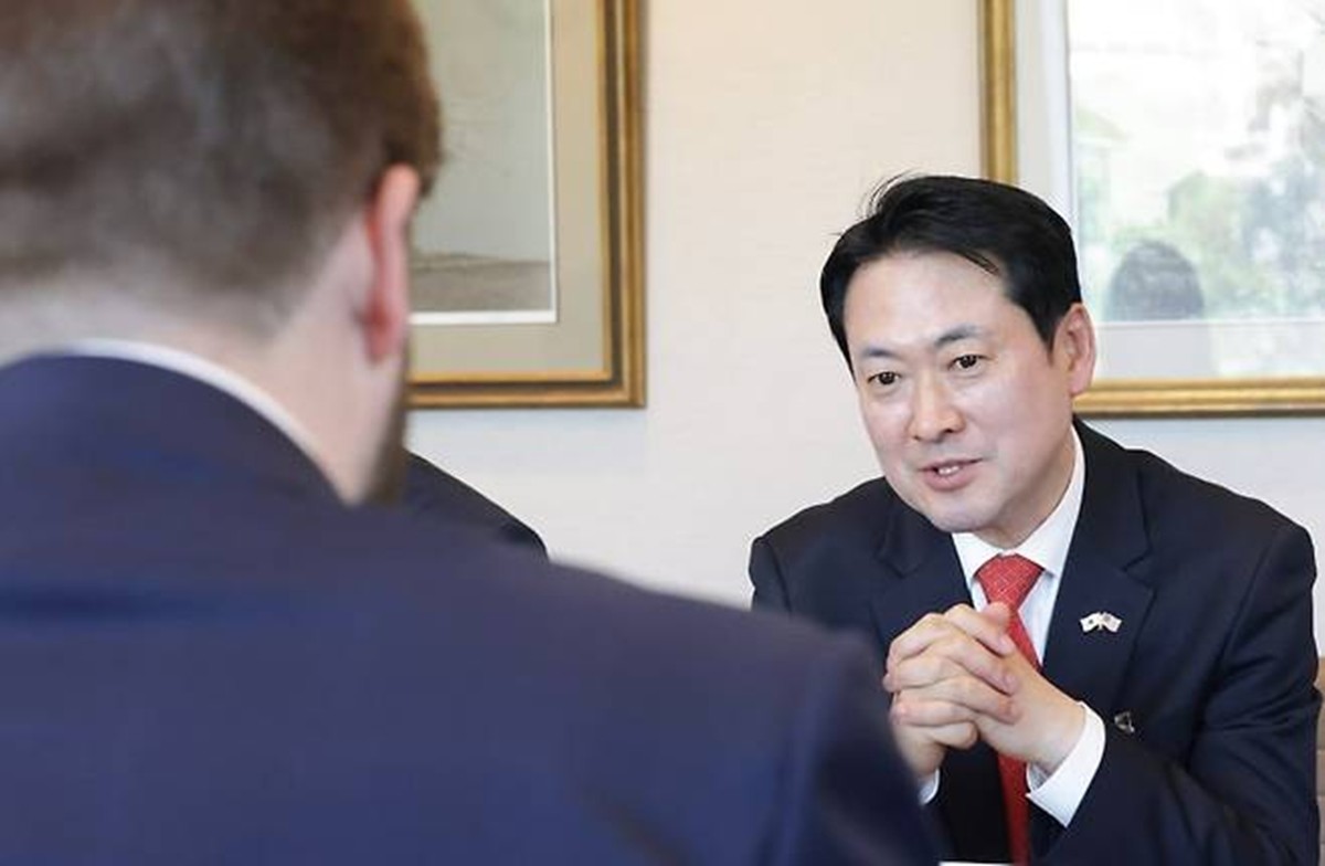 국민의힘이 장동혁 대표가 사흘간 미국 체류 일정을 연장한 이후인 16일(현지 시각)에 진행한 일정 관련 사진을 출입기자단에 배포했다. 사진은 파일명에 16일이라고 밝힌 미국 국무부 차관보 면담 모습.  / 국민의힘