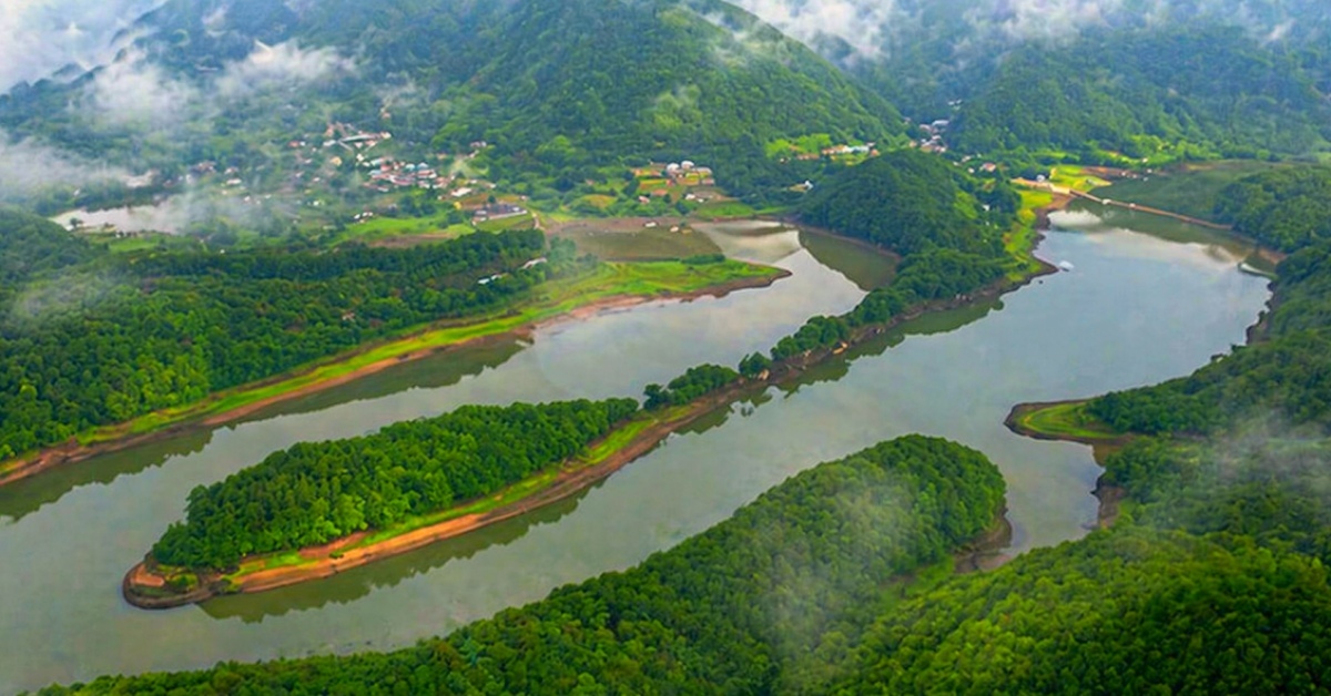 물 위에 700m ‘바위 병풍’이 떴다… 한국의 아름다운 하천 100선 1위 오른 '이곳'
