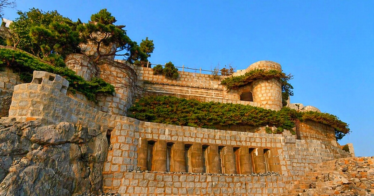 20년 동안 오직 손으로만 쌓았다... 거제 앞바다에 솟아오른 '이것' 정체