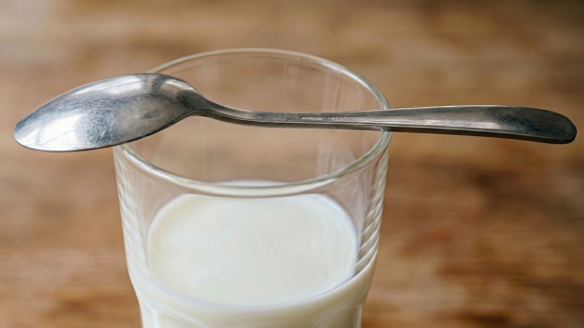 숟가락을 뒤집어서 '컵' 위에 올리기만 해보세요…이 좋은 걸 왜 여태 몰랐죠 