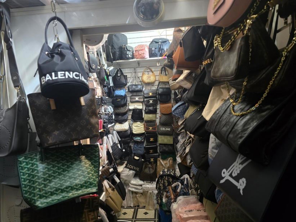 짝퉁 보관 밀실 내부 모습