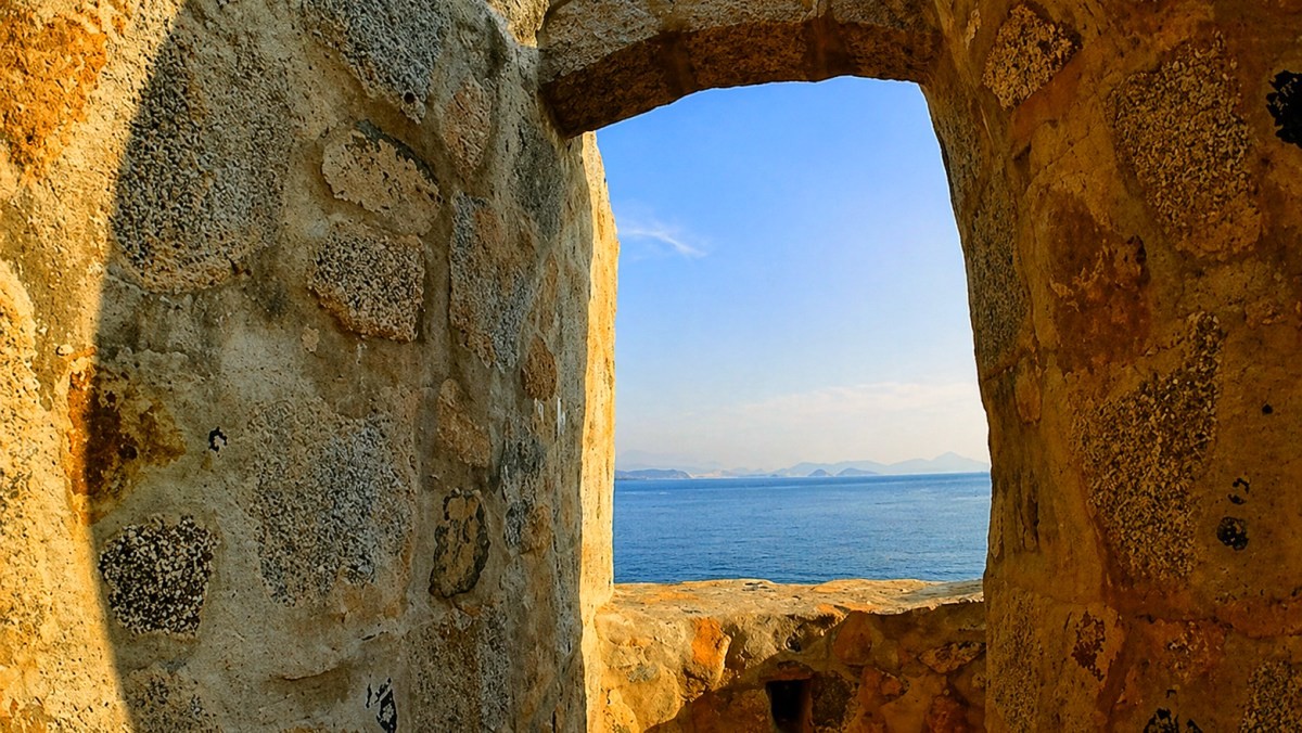 거제 매미성. 기사 내용 토대로 AI툴 활용해 제작한 자료사진.