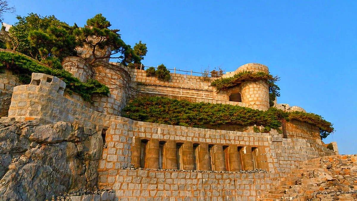 거제 매미성. 기사 내용 토대로 AI툴 활용해 제작한 자료사진.