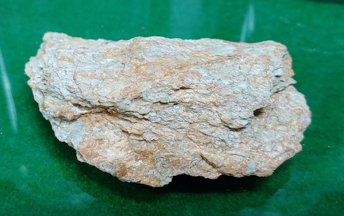 실제 일라이트 원석. / 영동군 제공