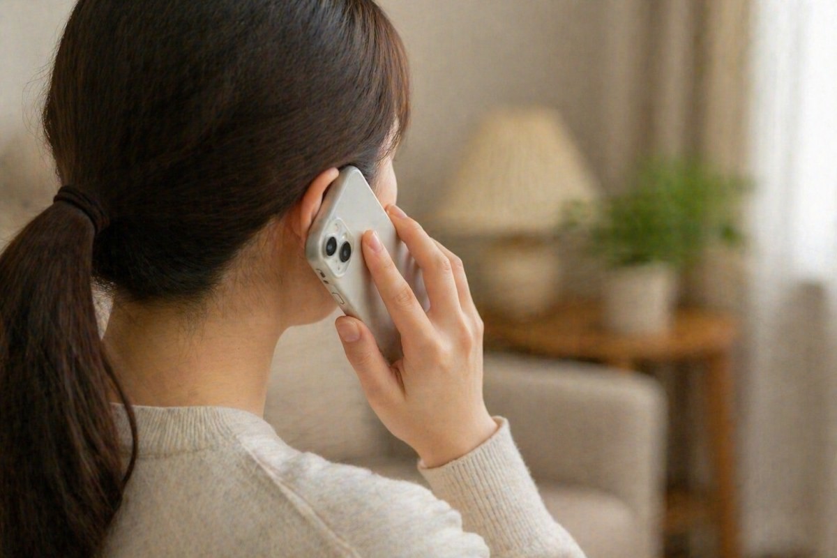 통화하는 모습 / 기사 내용을 바탕으로 제작한 AI 이미지