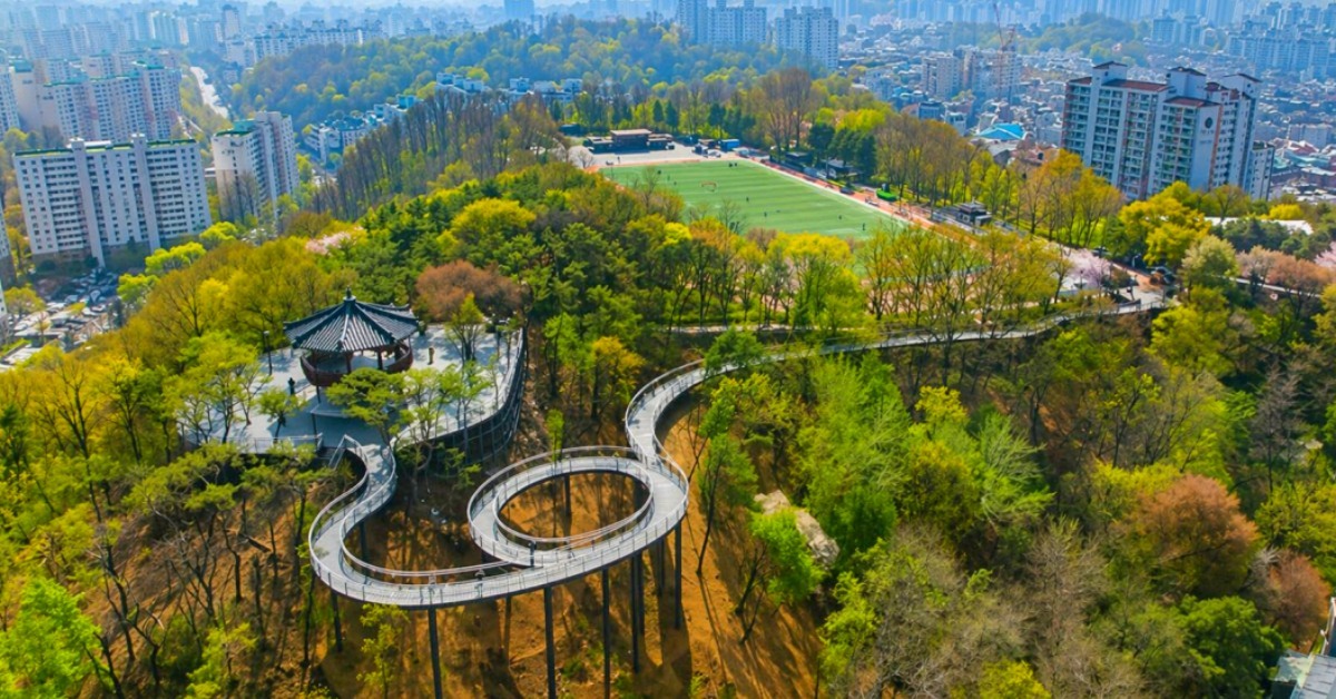 무료인데 이 정도라고?… 아파트 단지 옆에 생긴 '150m 스카이워크' 정체