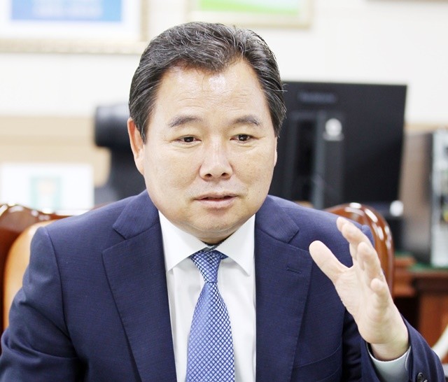 이윤행 조국혁신당 후보