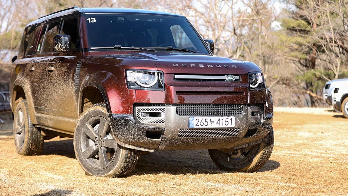 랜드로버 디펜더 130. / 권혁재 PD