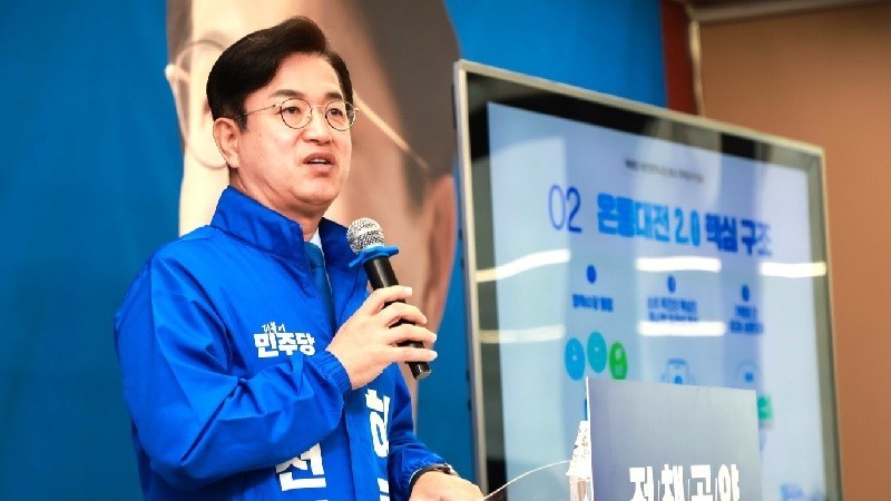 허태정 대전시장 후보가 22일 자신의 선거사무소에서 지역화폐 ‘온통대전2.0’을 핵심 공약으로 발표하고 있다./사진=허태정 캠프