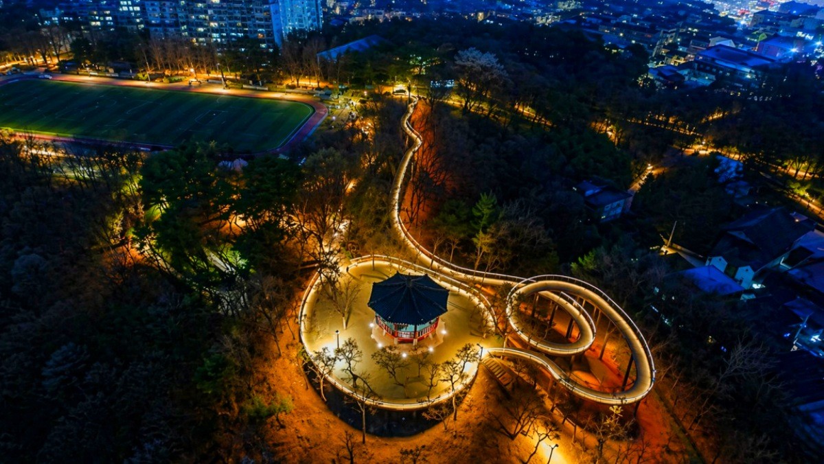 용왕산 스카이워크. 기사 내용 토대로 AI툴 활용해 제작한 자료사진.