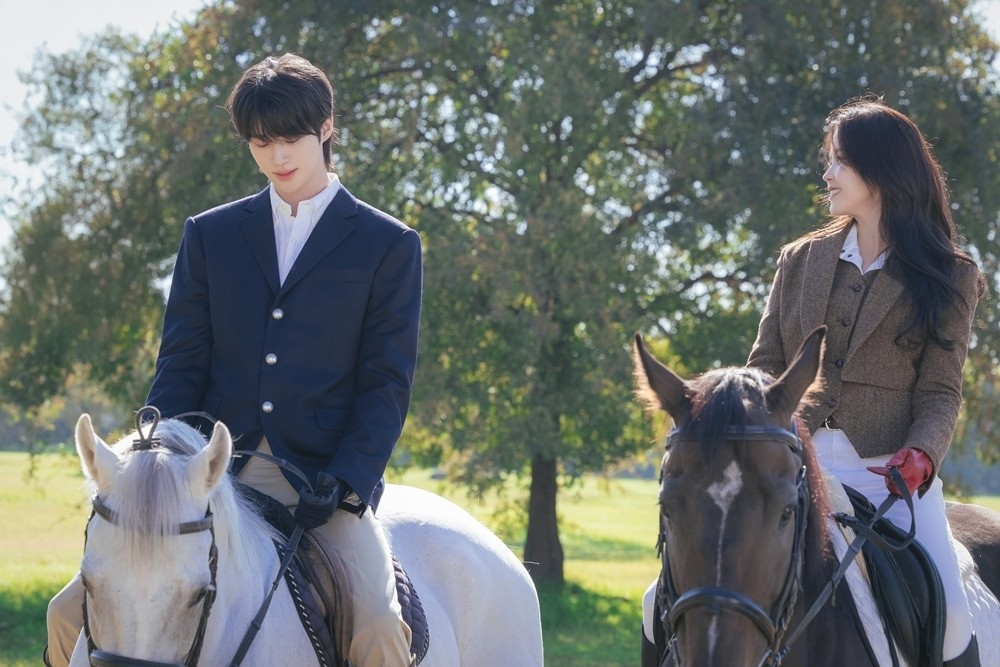 드라마 '21세기 대군부인'에서 호흡을 맞춘 변우석과 아이유 / MBC