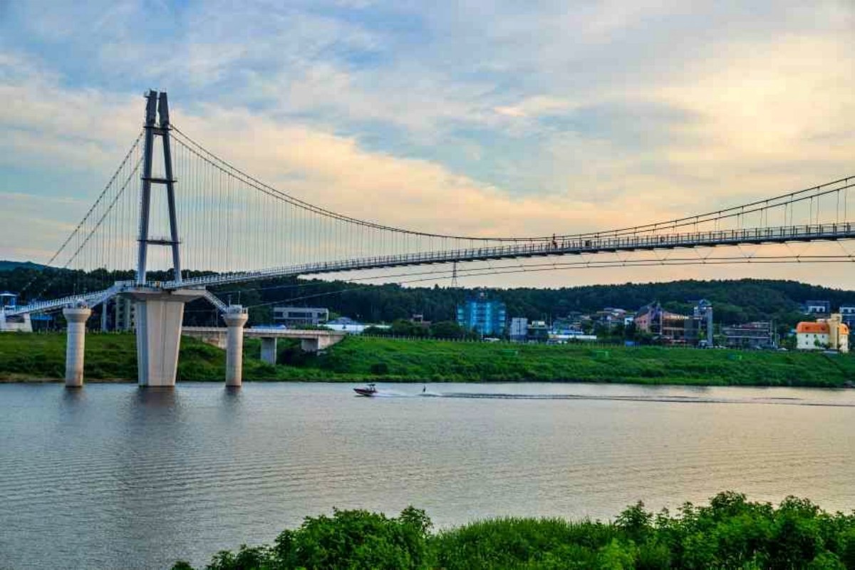 남한강 출렁다리 / 한국관광공사(촬영 : 김지호)