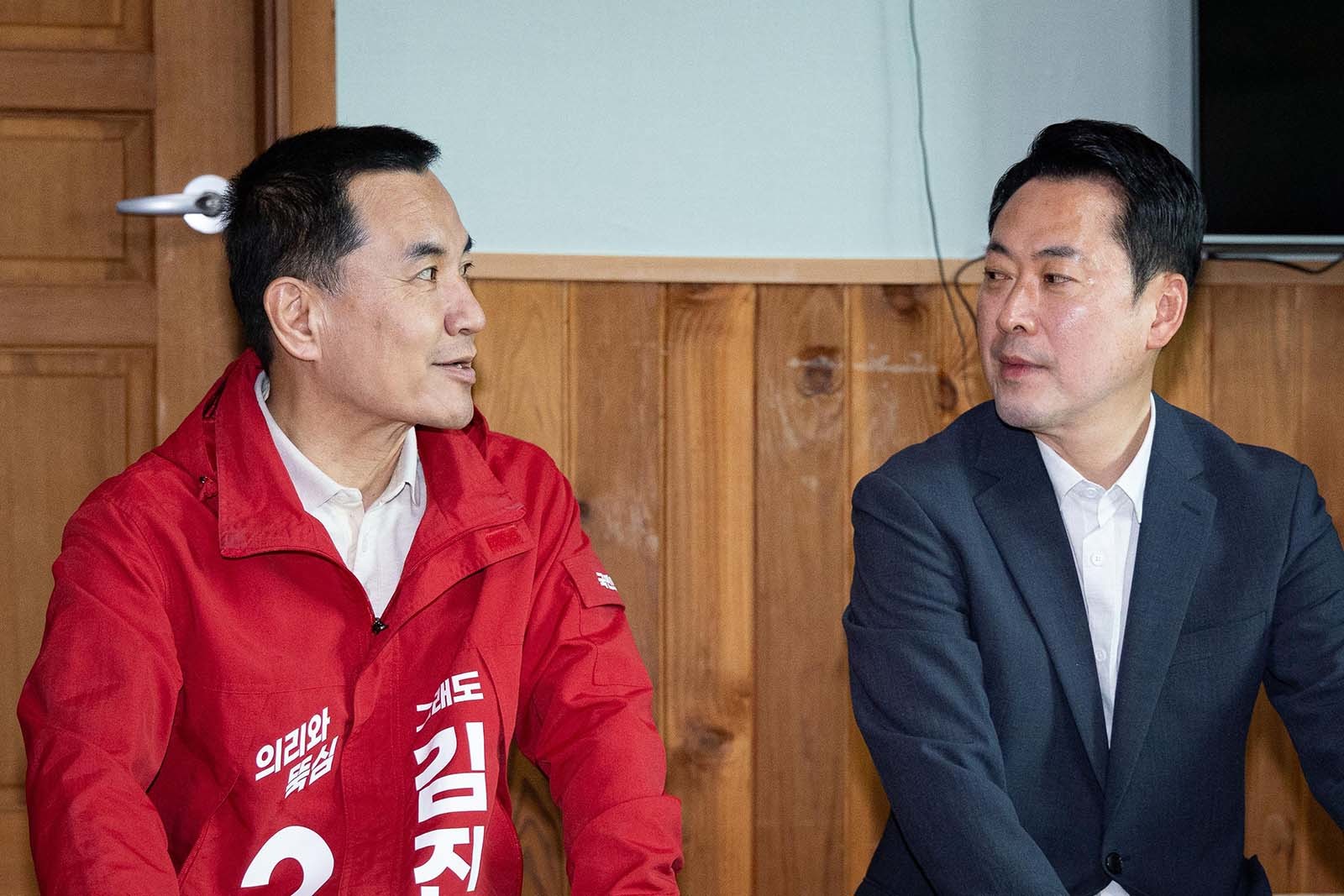 김진태, 장동혁 면전서 대표직 사퇴 요구... 분위기 급속히 싸늘해져