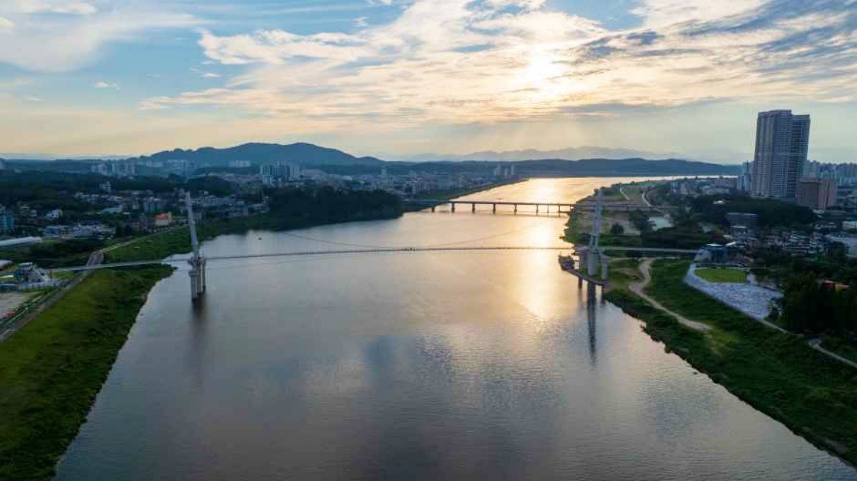 남한강 출렁다리 / 한국관광공사(촬영 : 김지호)