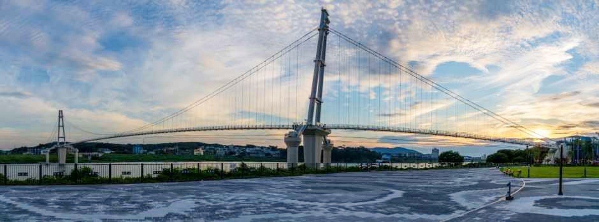 남한강 출렁다리 / 한국관광공사(촬영 : 김지호)