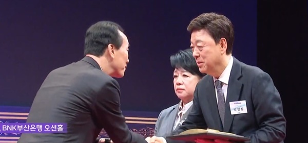 백송홀딩스 박정삼 회장, 부산문화대상 경영부문 대상 수상