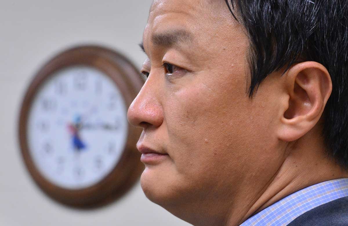 임우재 삼성전기 전 상임고문이 지난 2016년 서울 서초구 서울가정법원에서 이부진 호텔신라 사장 상대 이혼 및 위자료 등 소송 2차 변론준비기일을 마친 후 변호인 브리핑에 참석해 있다.  / 뉴스1