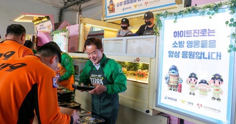 하이트진로, 전국 소방서 찾아 ‘감사의 간식차’ 출동