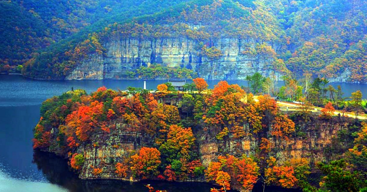 이젠 버스타고 간다… 무려 30년 만에 허락된 국가명승 '붉은 절벽' 