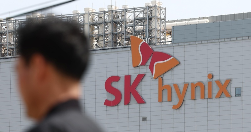 “직장인 최초” 외부에 알리지 말아달라고 신신당부한 SK하이닉스 직원 