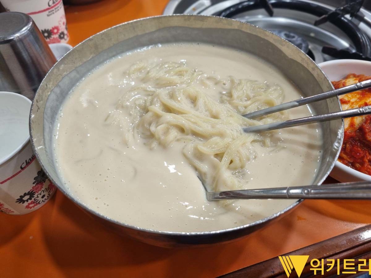 진주회관 콩국수. / 위키트리