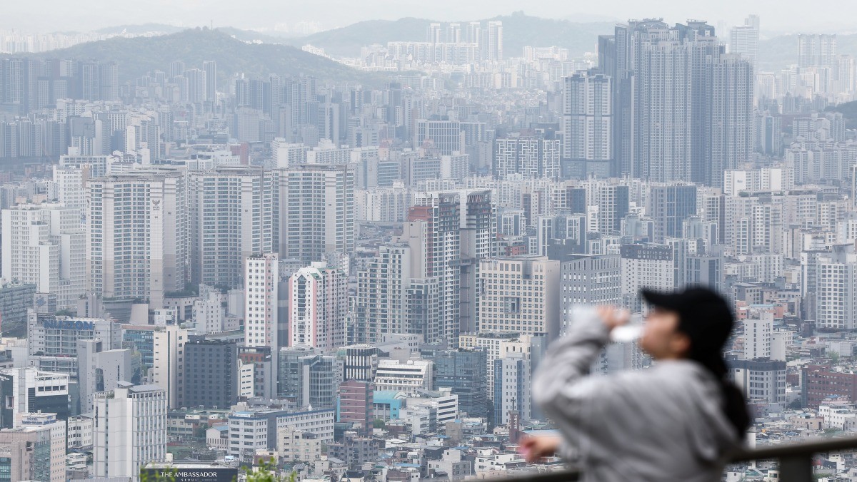 서울 남산에서 바라본 아파트 단지 모습.  / 뉴스1