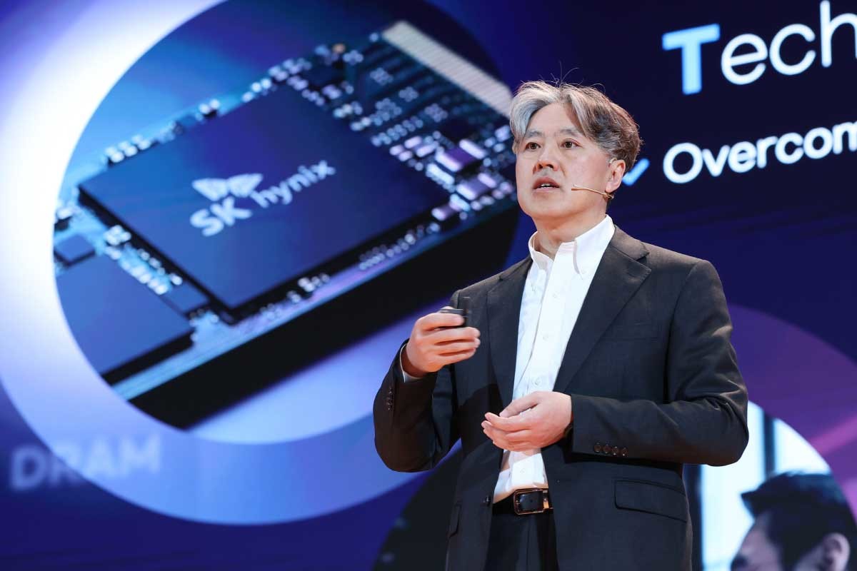 기조연설하는 이성훈 SK하이닉스 부사장. 이성훈 SK하이닉스 R&D 공정담당 부사장이 지난 2월 서울 강남구 코엑스에서 열린 세미콘 코리아 2026에서 '메모리 기술의 전환점'을 주제로 기조연설을 하고 있다. / 뉴스1