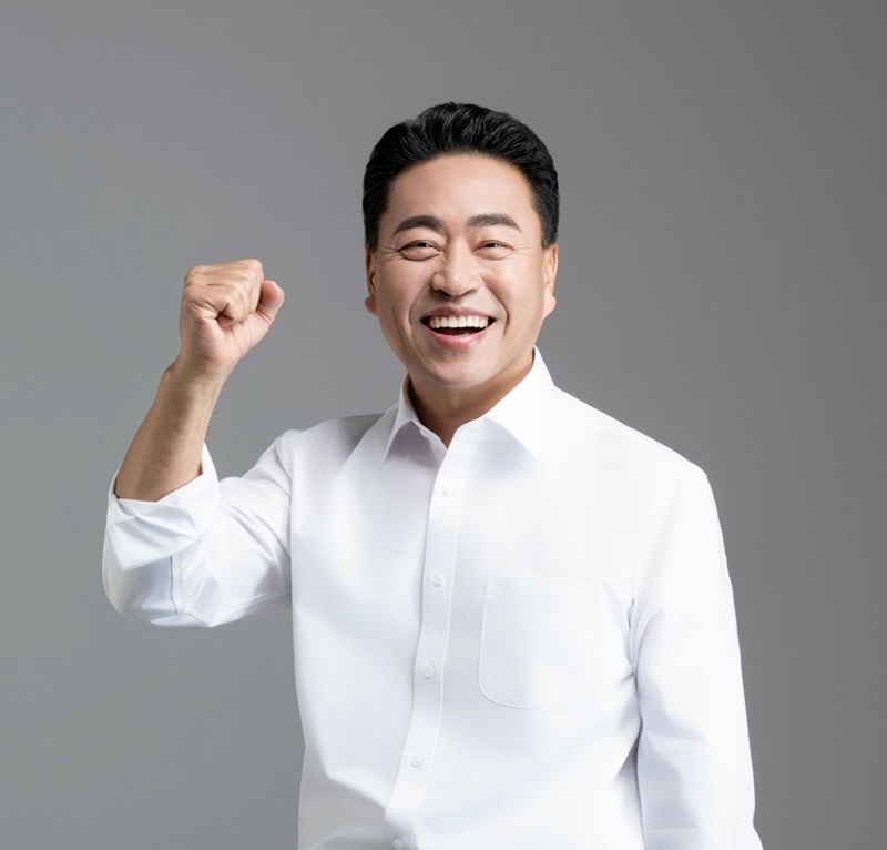  [6.3 지선] '현직 프리미엄' 뚫은 단일화의 힘... 조주홍, 영덕군수 본선행 '파란' 