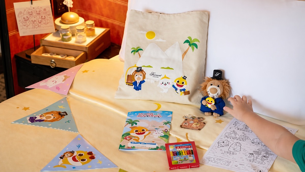 에코백, 키링, 인형 등 한정판 굿즈로 구성된 웰컴 키트.  / 싱가포르관광청 제공