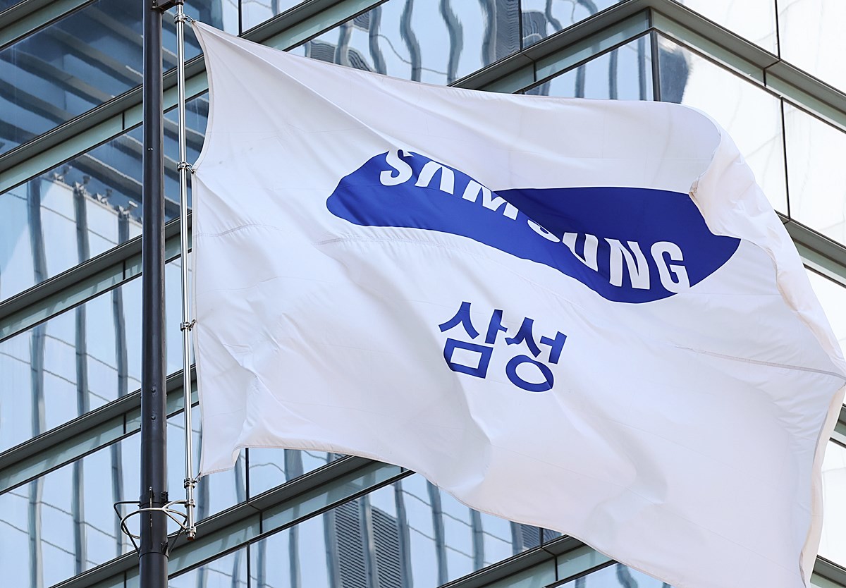 서울 서초구 삼성전자 서초사옥에 삼성 깃발이 바람에 펄럭이고 있다. 기사 이해를 돕기 위한 자료 사진 / 뉴스1