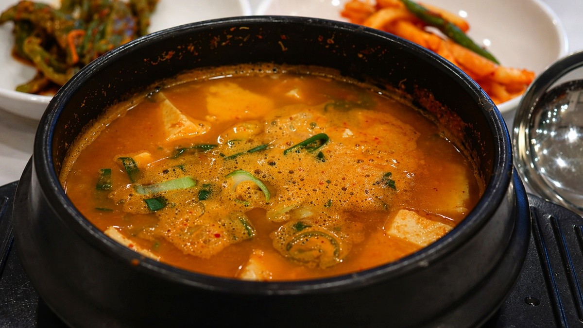 토담골 메뉴를 토대로 ai툴 활용해 제작한 이미지.