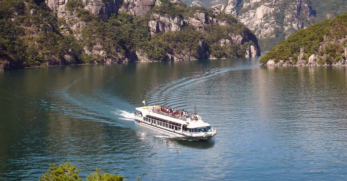 충주호 유람선 / 유튜브 '갬덕이 - Travel & Trekking Vlog' 캡처