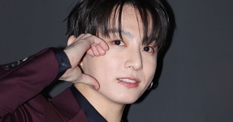 Jung Kook Posing for a Photo / News1