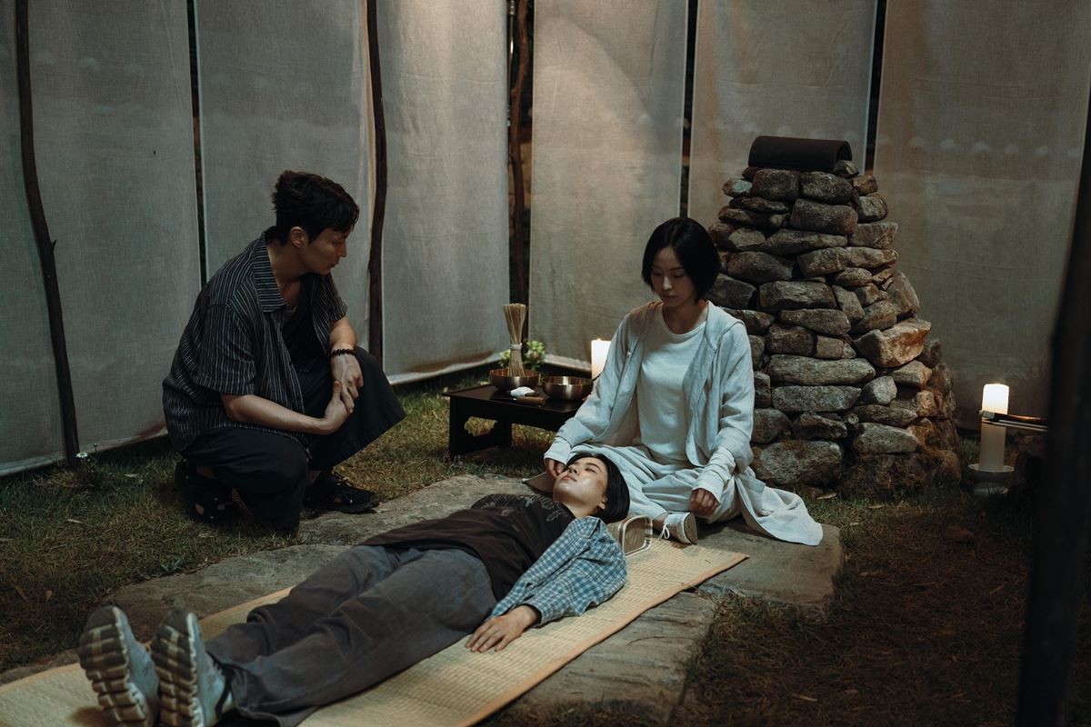 넷플릭스가 선보이는 첫 한국 YA(영 어덜트) 호러 시리즈 '기리고'   / 넷플릭스