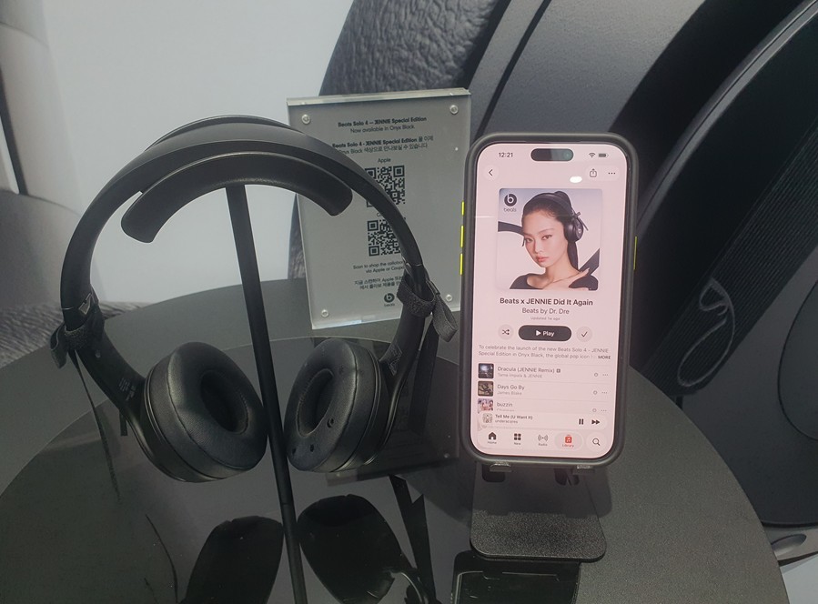 제니가 하면 헤드폰도 다르다… 성수 'Beats 팝업' 가보니