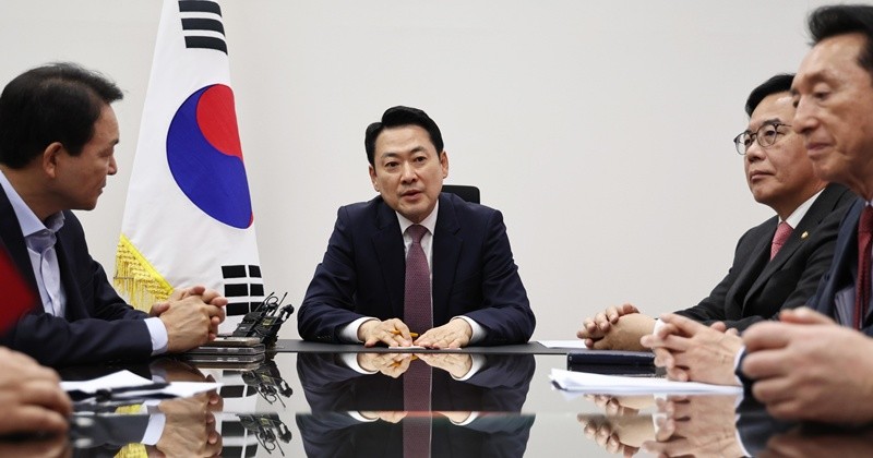 장동혁 국민의힘 대표가 23일 오후 서울 여의도 국회에서 열린 '정동영 통일부 장관 대북정보 유출 논란' 관련 당 대표 주재 외통위, 국방위, 정보위 상임위원장 긴급 비공개 간담회에서 발언하고 있다. 2026.4.23/뉴스1