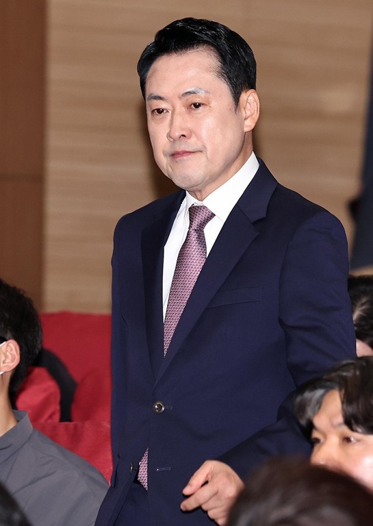 장동혁 국민의힘 대표가 23일 오전 서울 여의도 국회의원회관에서 'AI·디지털 전환 시대, 직업훈련의 품질개선과 혁신, 지원개선 방안'을 주제로 열린 세미나에 참석하고 있다. 2026.4.23/뉴스1