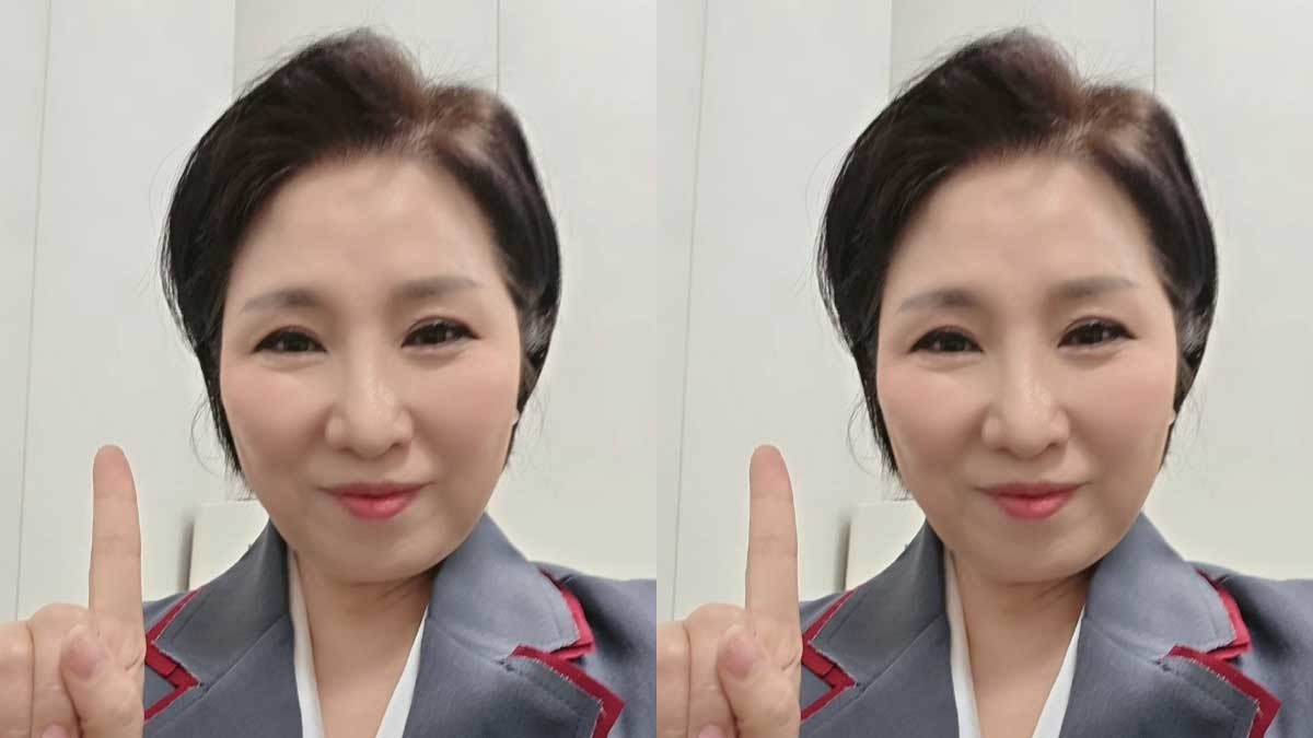 이호선 교수가 손가락을 들고 있는 모습. / 이호선 인스타그램