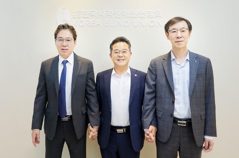 시각장애인의 정보 접근성을 높이기 위한 공공기관의 ‘오디오북’ 제작 활동이 이어지고 있다.  / 사진제공=캠코