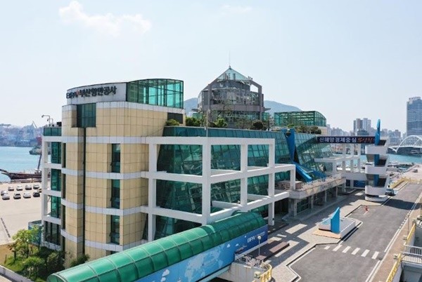 부산항만공사가 해외사업 리스크 관리 강화를 위해 외부 전문가 중심의 위원회를 새롭게 구성했다.   / 사진제공=부산항만공사
