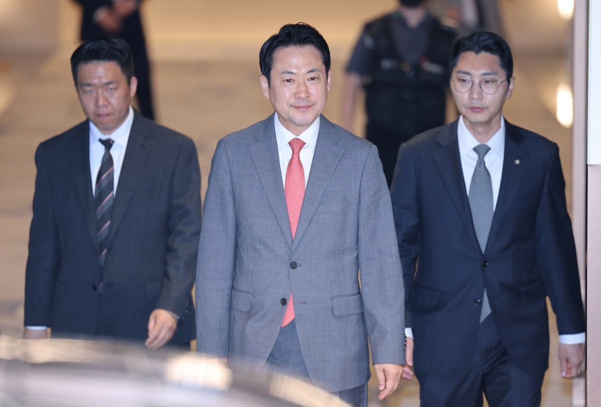 8박 10일 방미 일정을 마무리한 장동혁 국민의힘 대표가 지난 20일 새벽 인천국제공항을 통해 귀국하고 있다. / 뉴스1