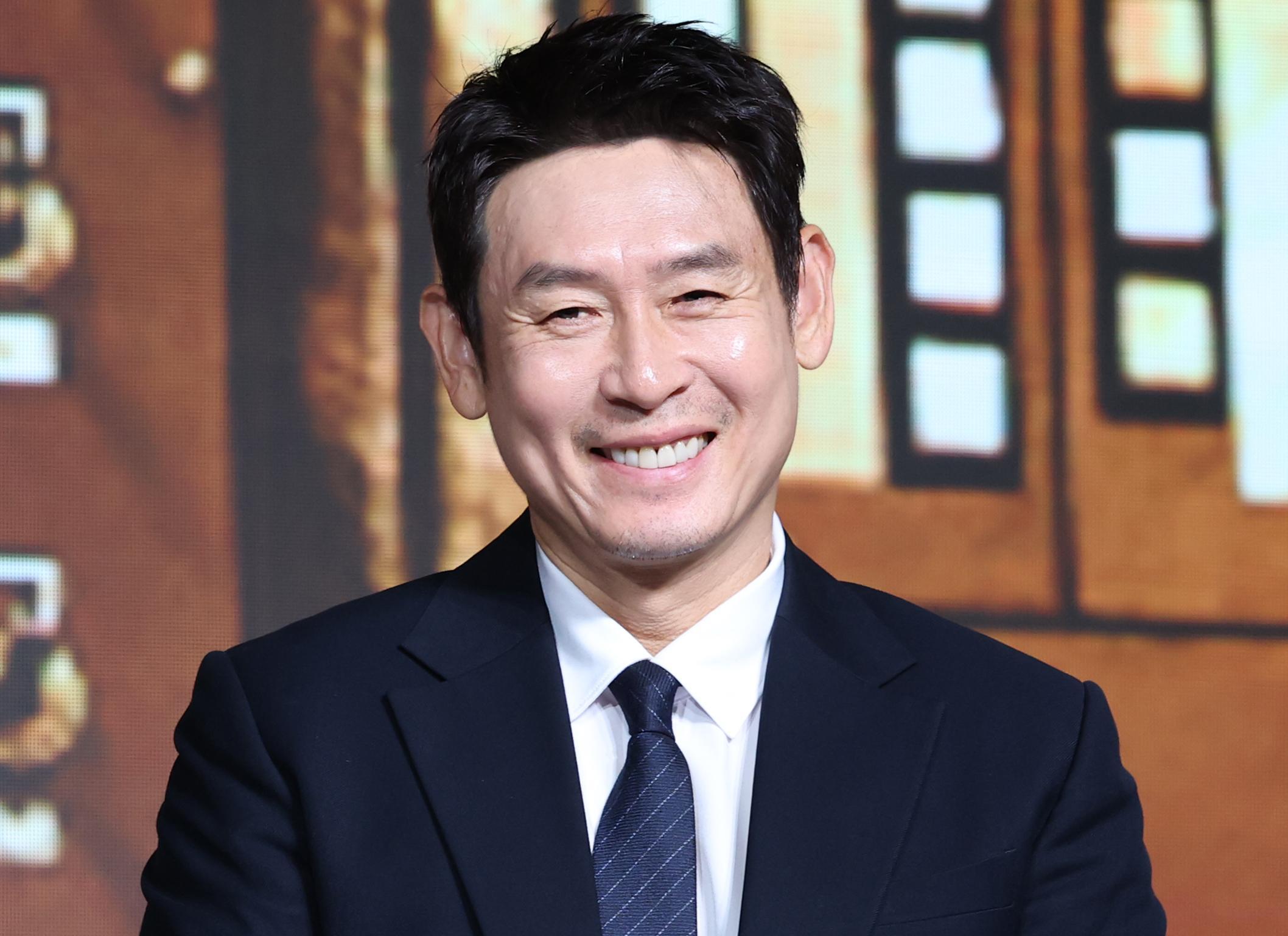 ‘지천명 아이돌’ 설경구 인기 이 정도였나… 지하철 광고까지 등장