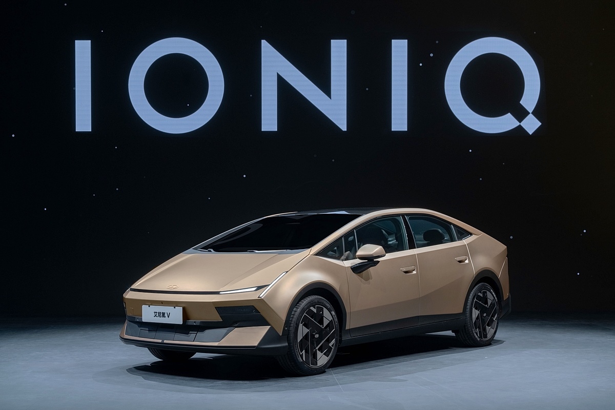 현대차 신차 '아이오닉V' 세계 최초 공개…미래형 디자인 눈길 (사진)