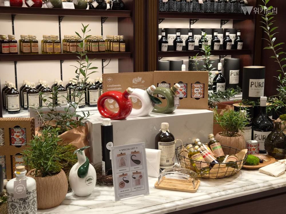 데노촐라타 엑스트라버진 올리브오일(가운데) / 위키트리