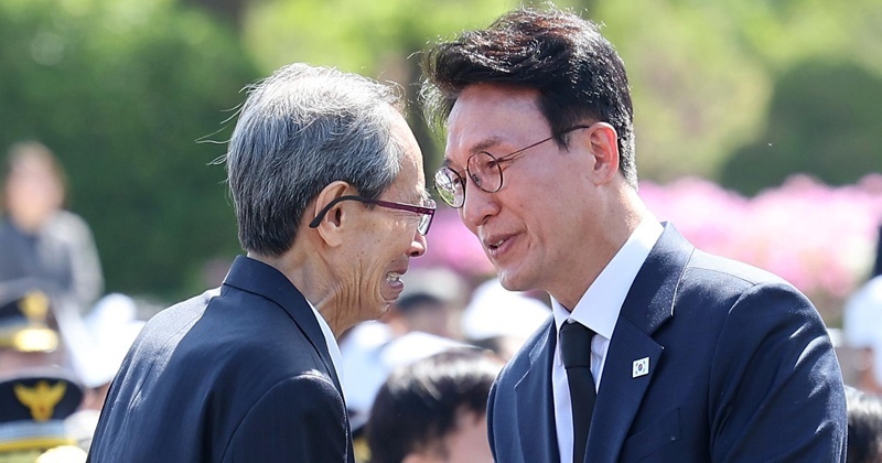 군대 간 아들이 쓴 편지, 아버지가 열어보기까지 '20년' 걸렸다 (영상)