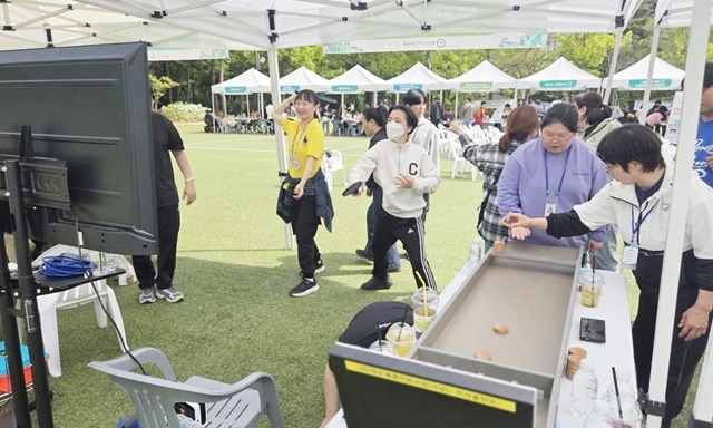 “장애의 벽, 스포츠로 넘어요” 광산구장애인체육회, 장애인 스포츠 체험 부스 대성황