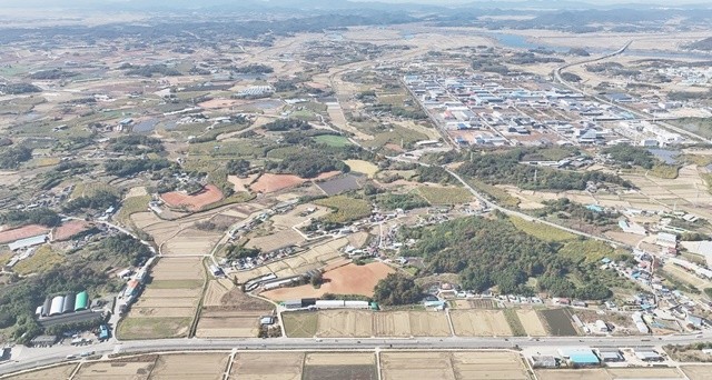 나주시가 오는 4월 29일 마한농협 양산지점에서 인공태양 연구시설 부지 보상 관련 주민설명회를 개최한다.  나주시 왕곡면 인공태양 연구시설 예정 부지 전경 / 나주시