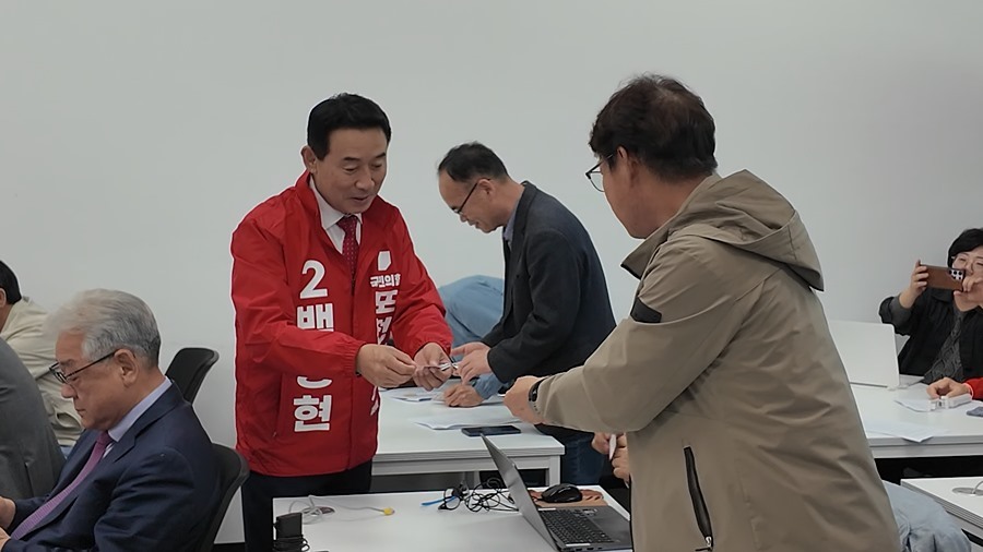 백영현 포천시장 예비후보, 등록 첫날부터 '민생 속으로'