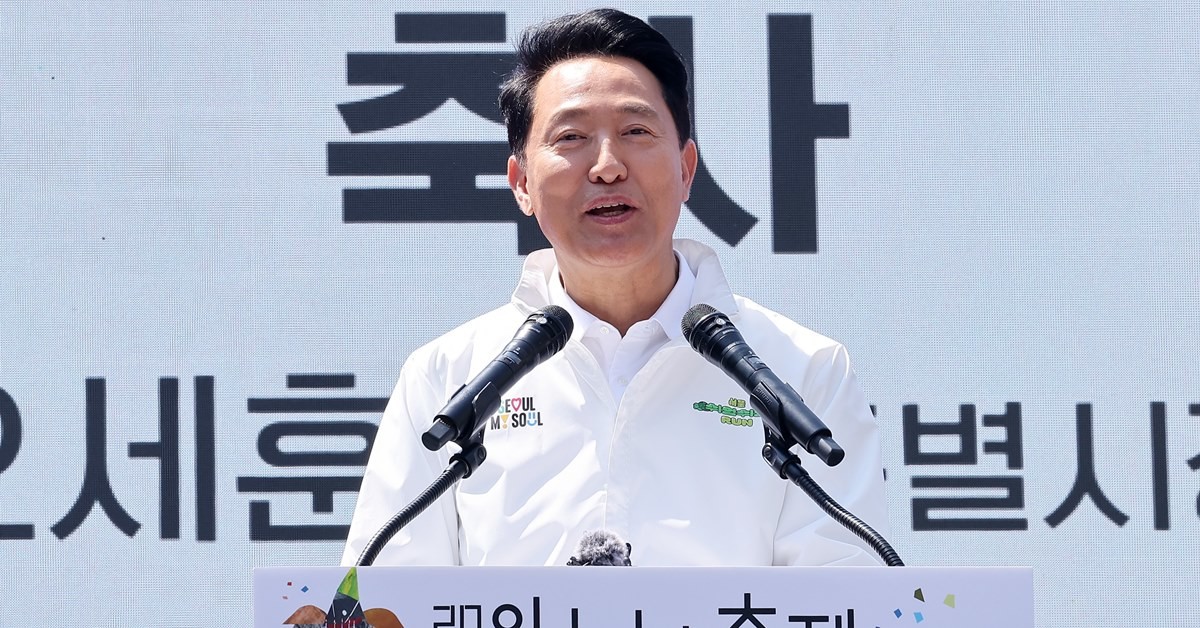 오세훈 서울시장이 25일 서울 중구 명보아트홀 사거리에서 열린 2026 이순신 축제에서 축사를 하고 있다. / 뉴스1