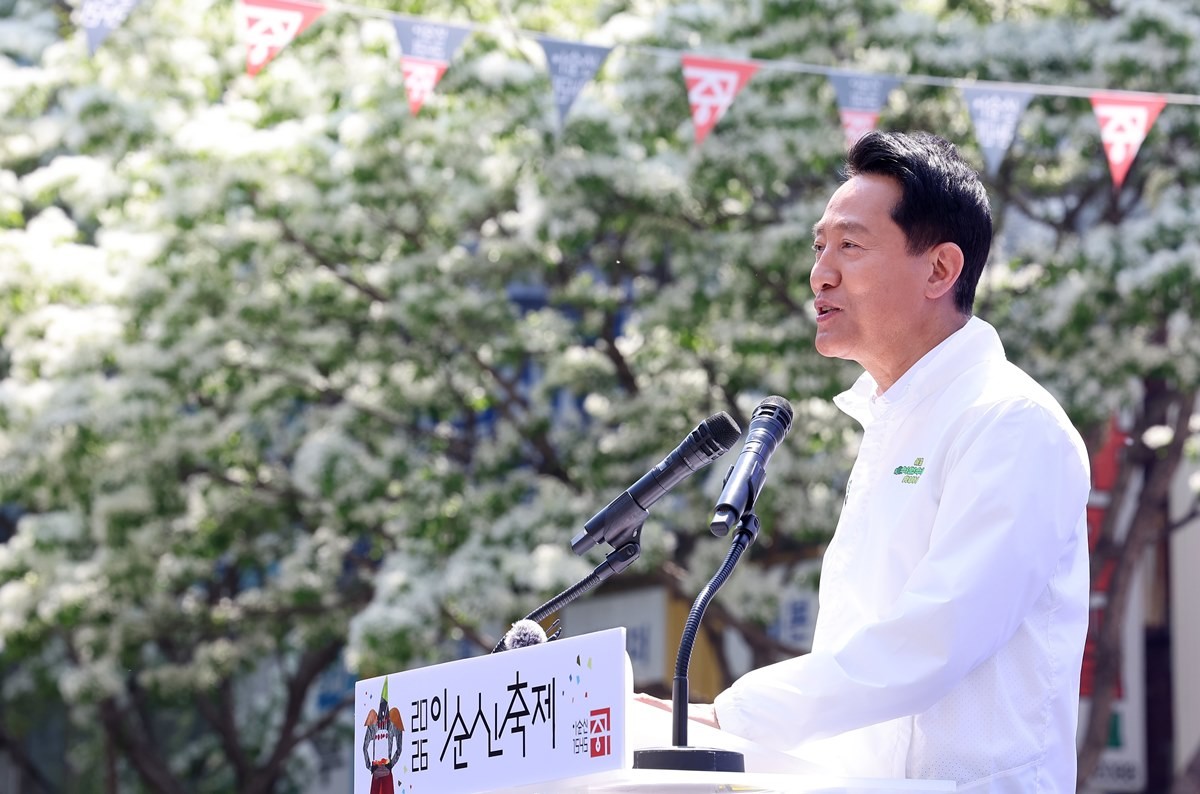 오세훈 서울시장이 25일 서울 중구 명보아트홀 사거리에서 열린 2026 이순신 축제에서 축사를 하고 있다. / 뉴스1